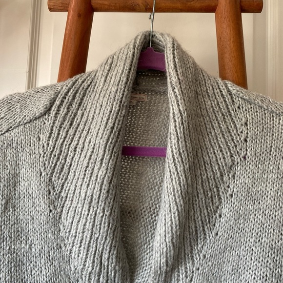 Light grey collared v neck sweater - Picture 4 of 5